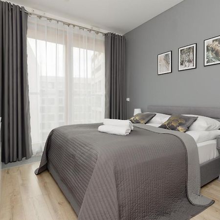 Cozy Apartments With Parking In The 19Th District By Noclegi Renters Varşovia Exterior foto