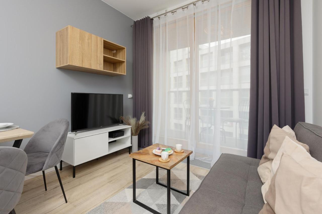 Cozy Apartments With Parking In The 19Th District By Noclegi Renters Varşovia Exterior foto