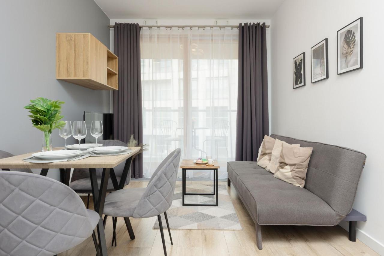 Cozy Apartments With Parking In The 19Th District By Noclegi Renters Varşovia Exterior foto