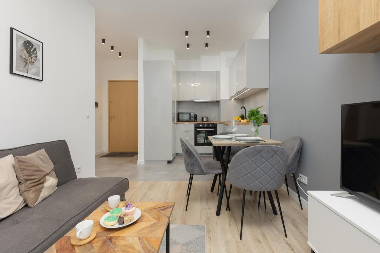 Cozy Apartments With Parking In The 19Th District By Noclegi Renters Varşovia Exterior foto