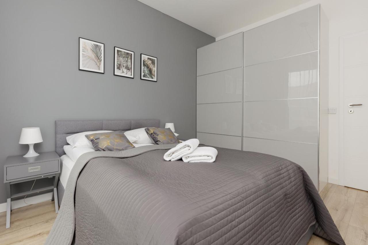 Cozy Apartments With Parking In The 19Th District By Noclegi Renters Varşovia Exterior foto
