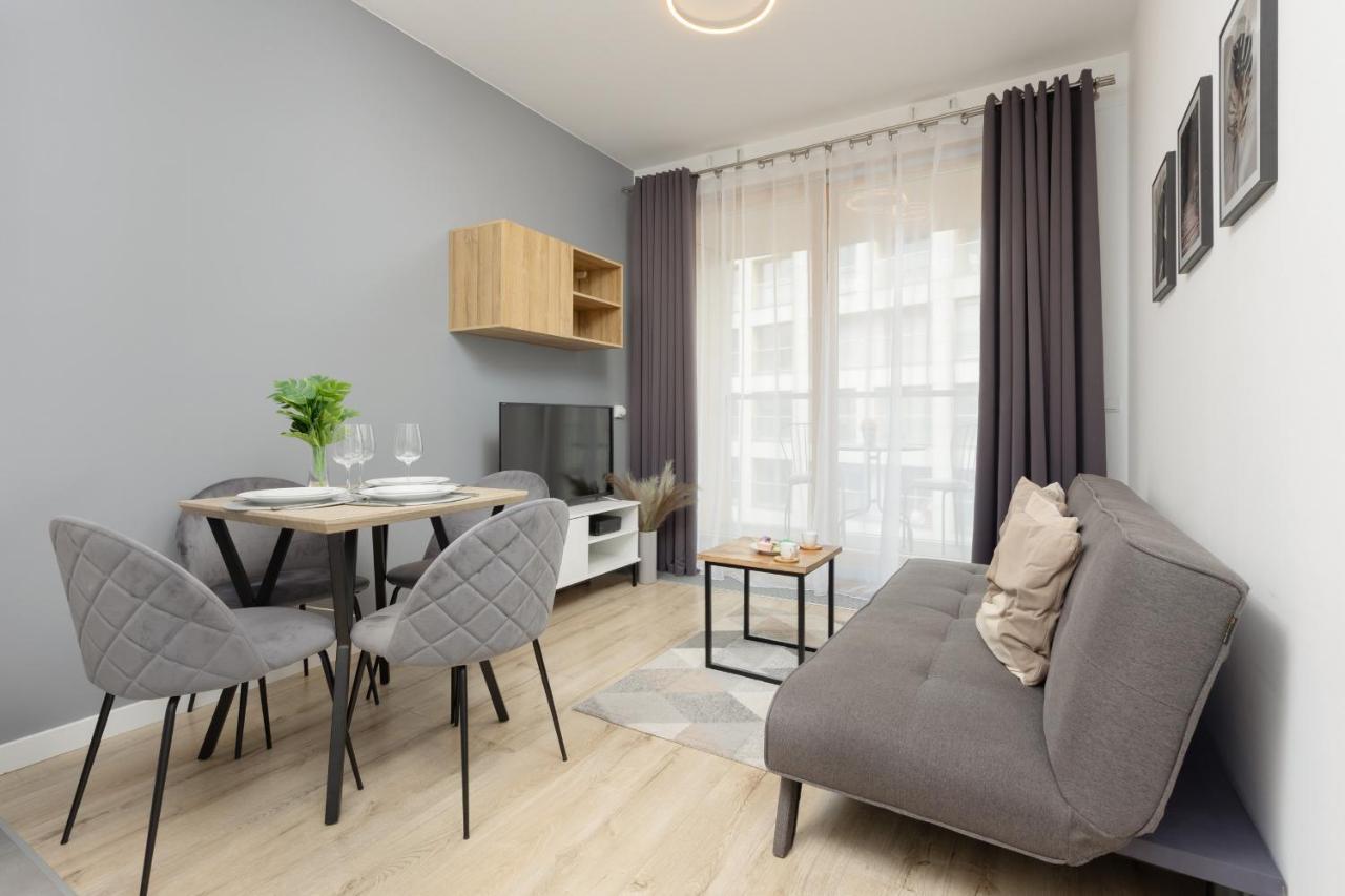 Cozy Apartments With Parking In The 19Th District By Noclegi Renters Varşovia Exterior foto