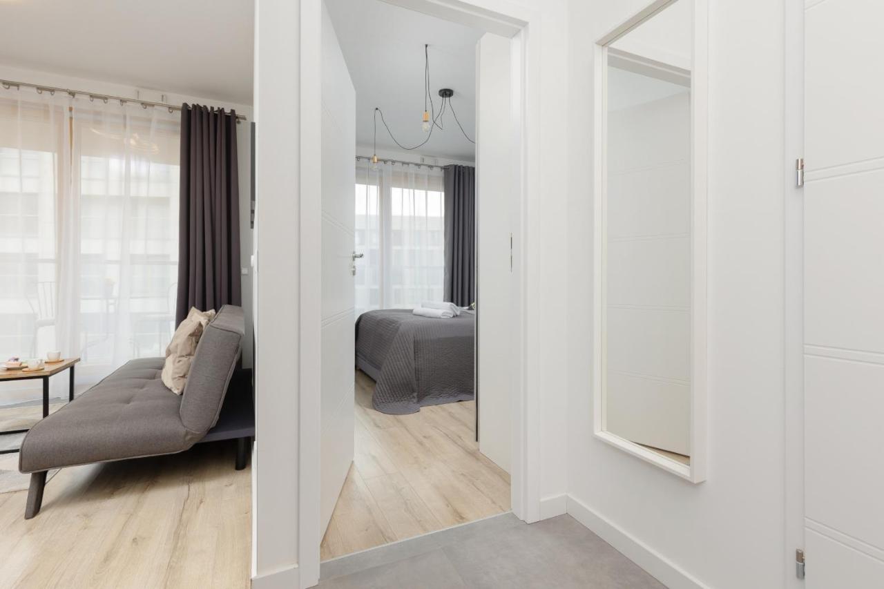 Cozy Apartments With Parking In The 19Th District By Noclegi Renters Varşovia Exterior foto