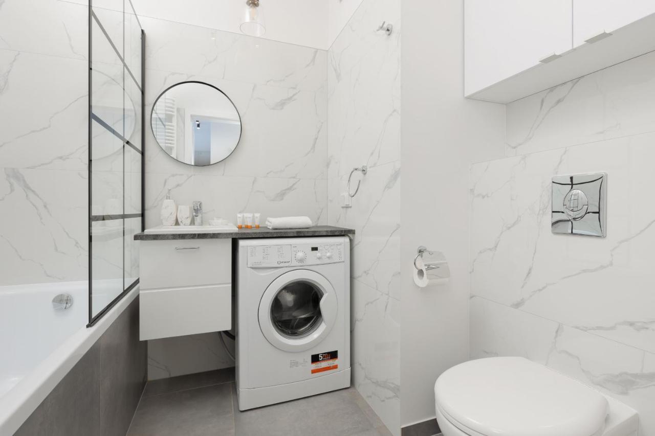 Cozy Apartments With Parking In The 19Th District By Noclegi Renters Varşovia Exterior foto