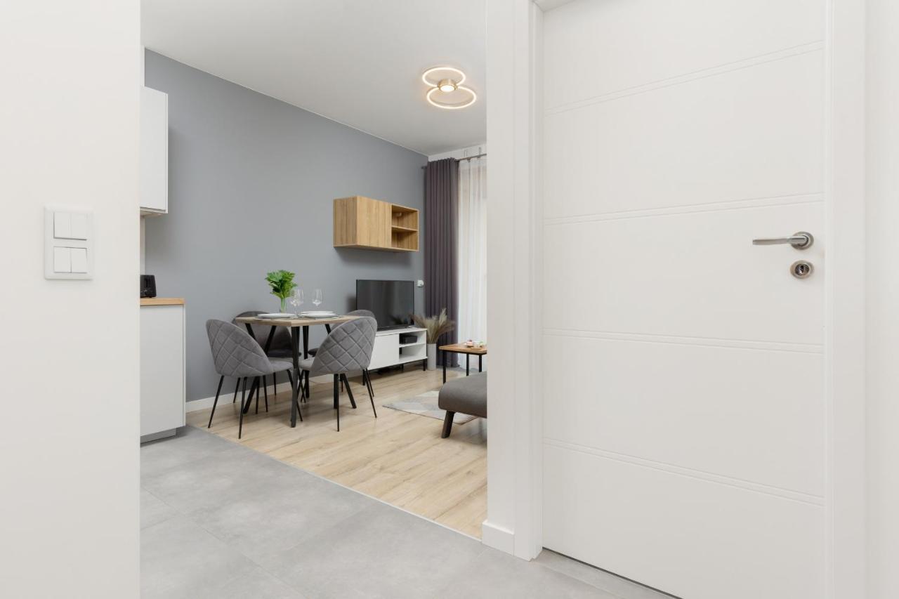 Cozy Apartments With Parking In The 19Th District By Noclegi Renters Varşovia Exterior foto