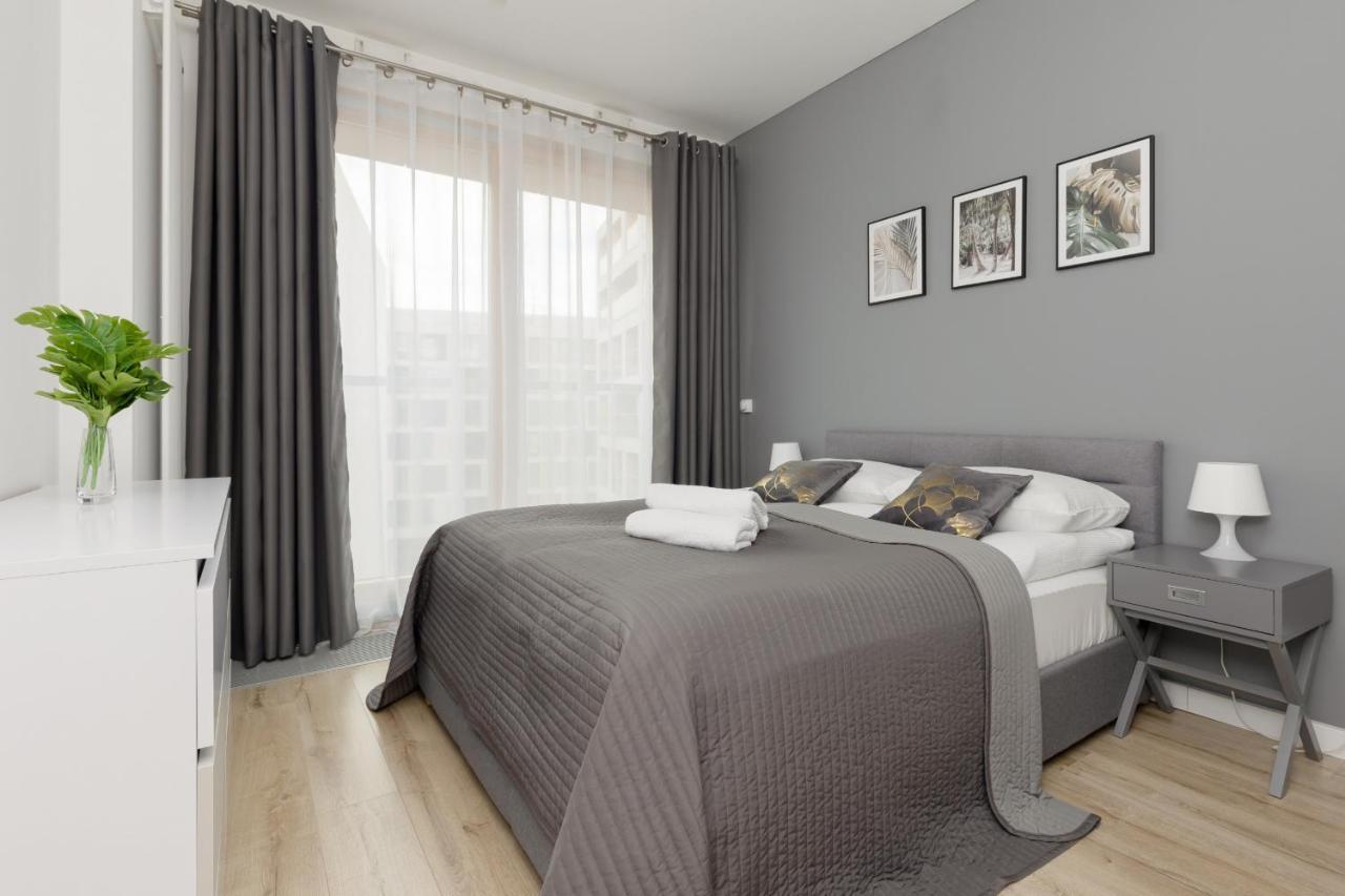 Cozy Apartments With Parking In The 19Th District By Noclegi Renters Varşovia Exterior foto
