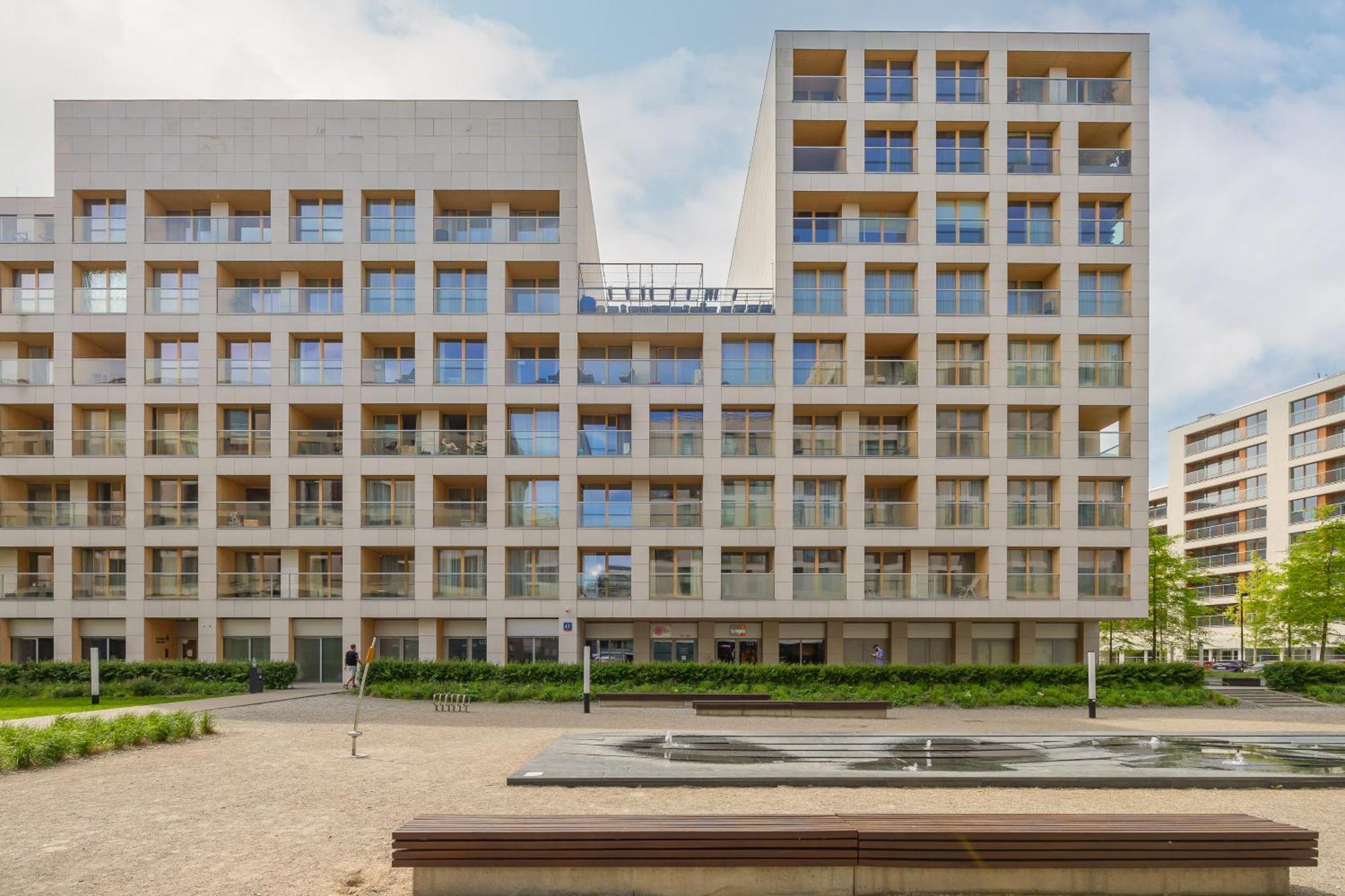 Cozy Apartments With Parking In The 19Th District By Noclegi Renters Varşovia Exterior foto